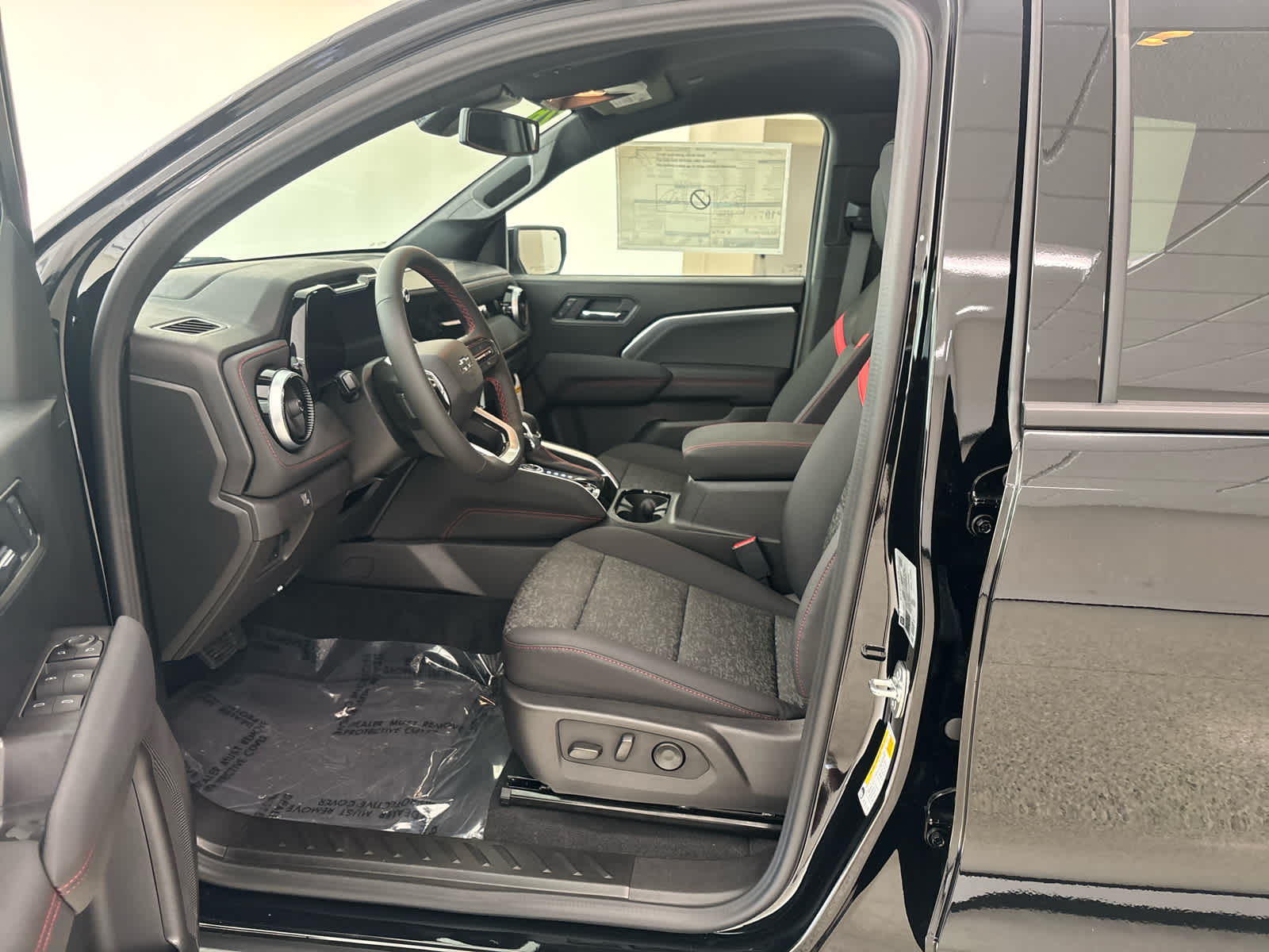 2026 Chevrolet Colorado Z71 - Photo 13