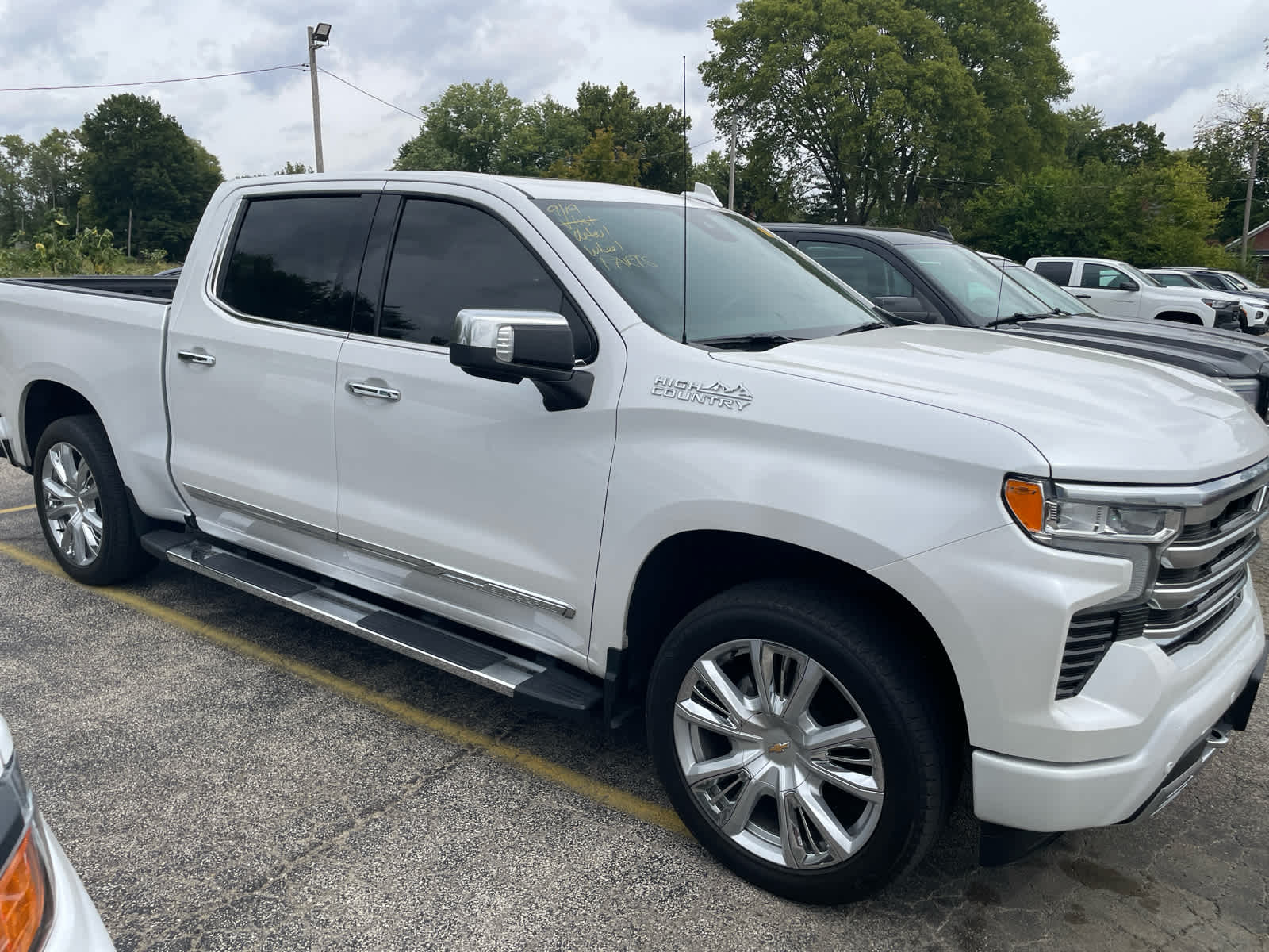 2024 Chevrolet Silverado 1500 High Country photo 2