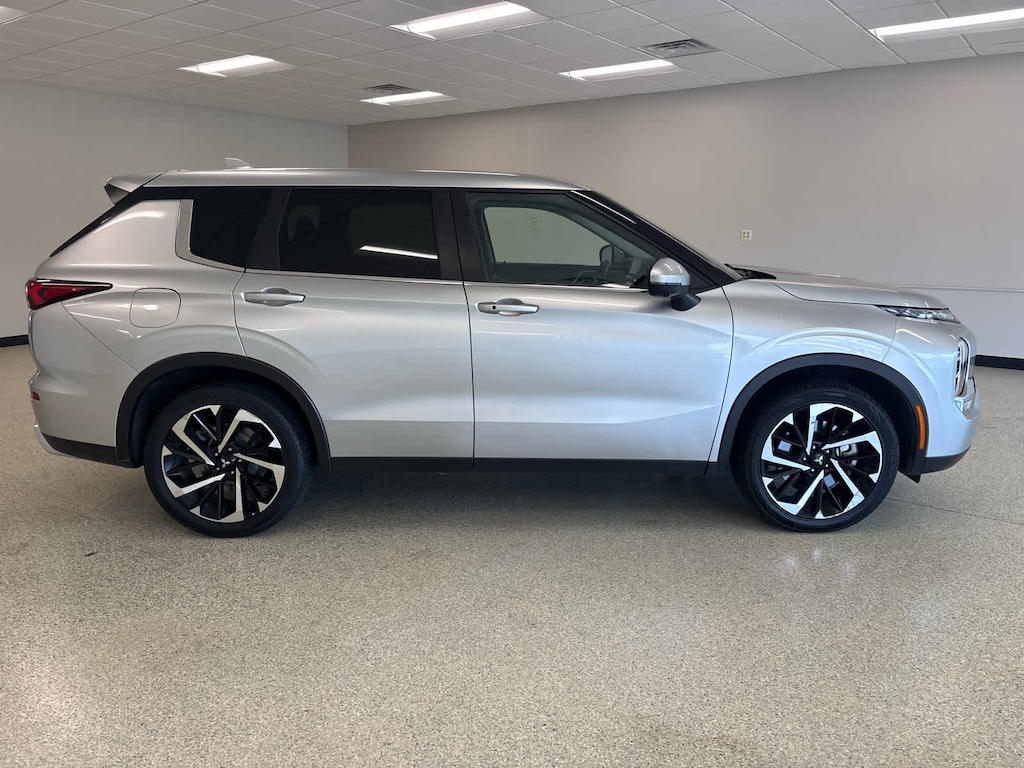 Used 2024 Mitsubishi Outlander SE SUV