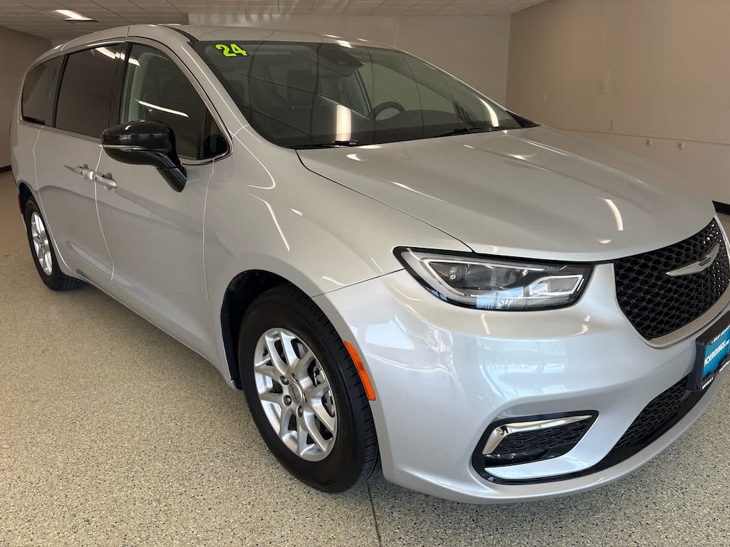 Used 2024 Chrysler Pacifica Touring L Van Passenger Van