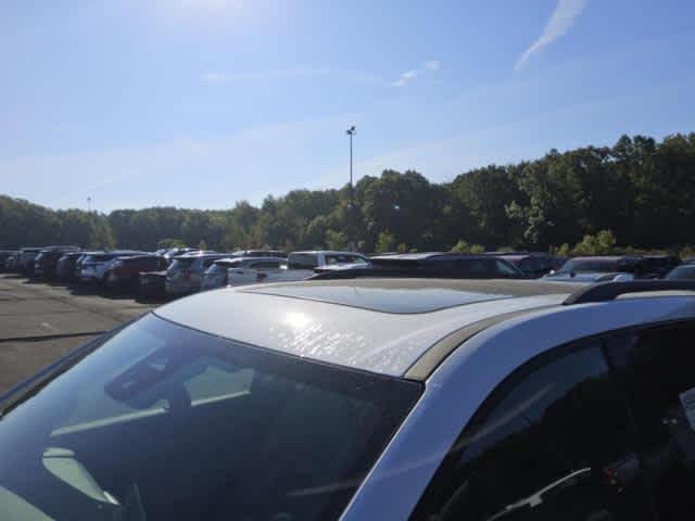 2024 Chevrolet Traverse photo 2