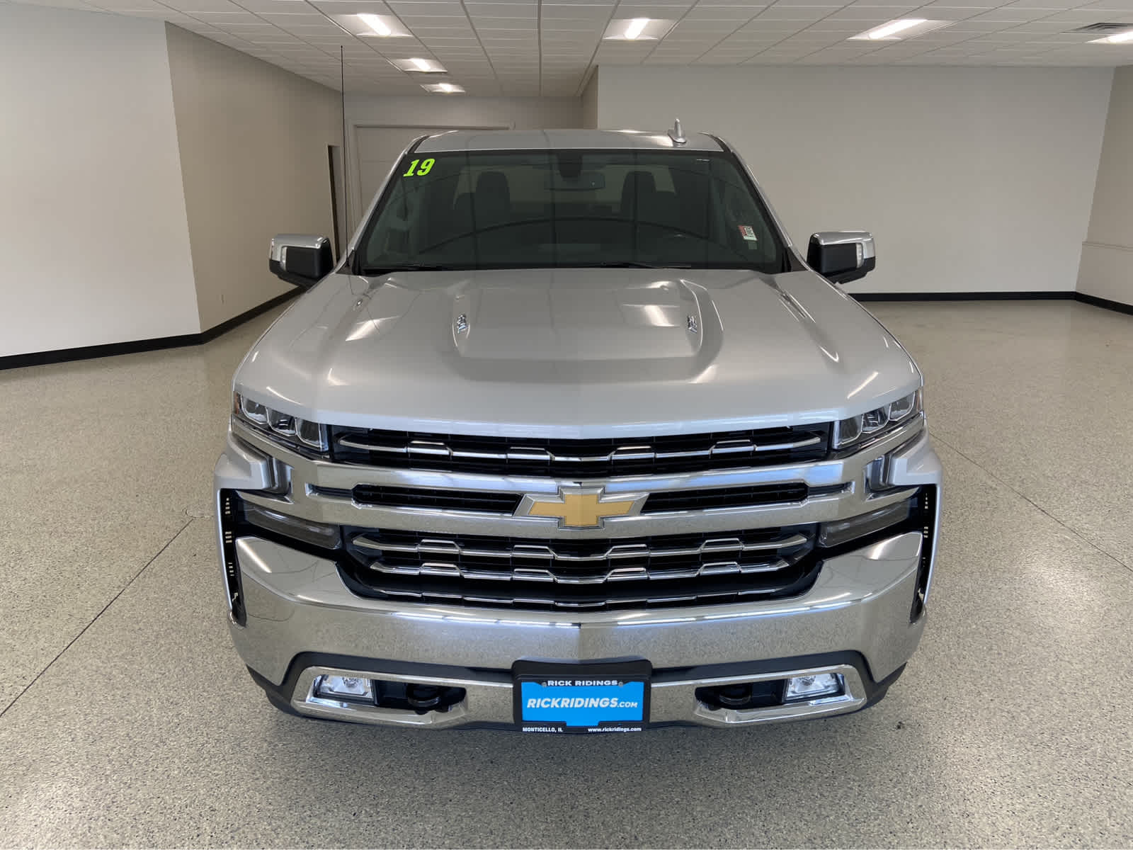 Used 2019 Chevrolet Silverado 1500 LTZ with VIN 1GCUYGEL5KZ341012 for sale in Monticello, IL