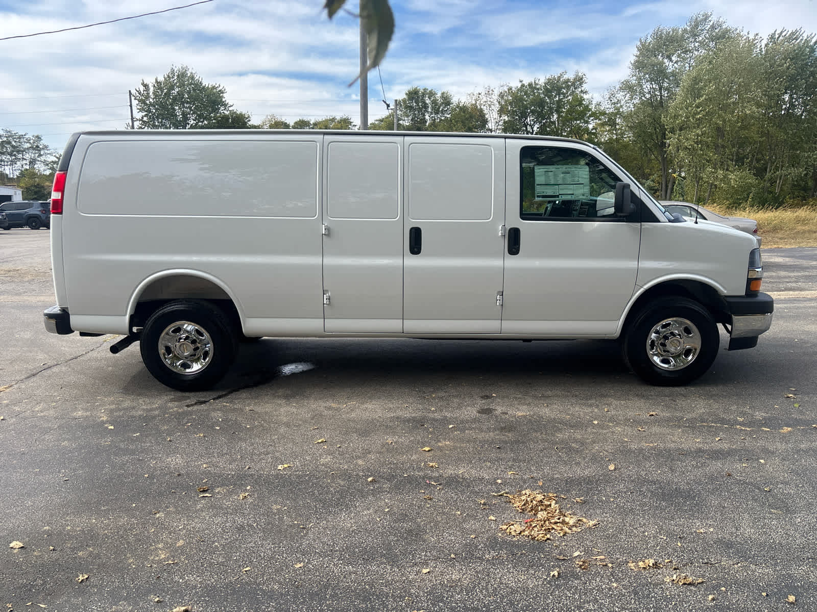 2025 Chevrolet Express Cargo Work Van - Photo 11