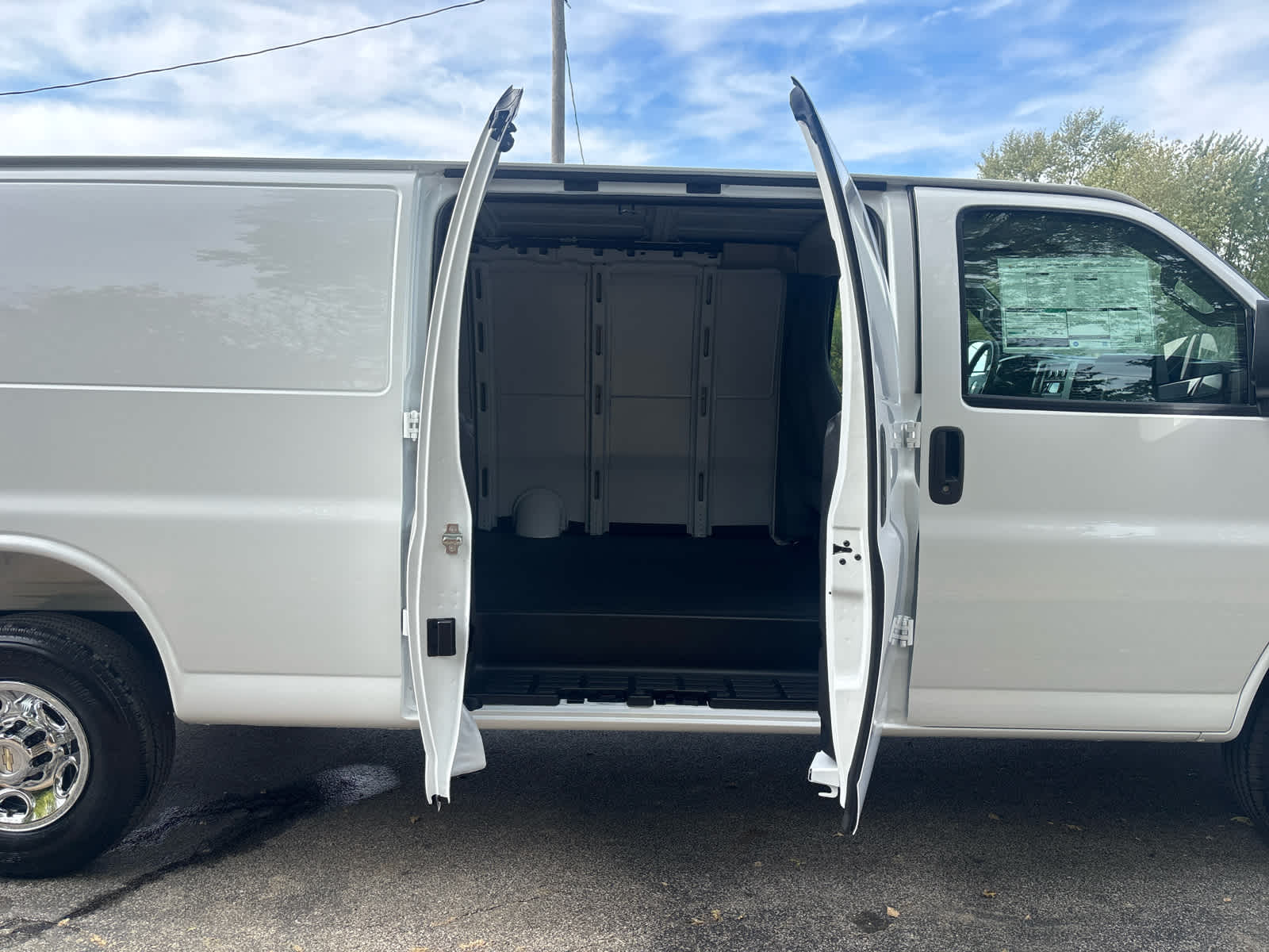 2025 Chevrolet Express Cargo Work Van - Photo 13
