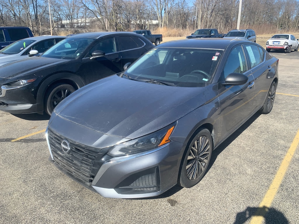Used 2024 Nissan Altima 2.5 SV Sedan