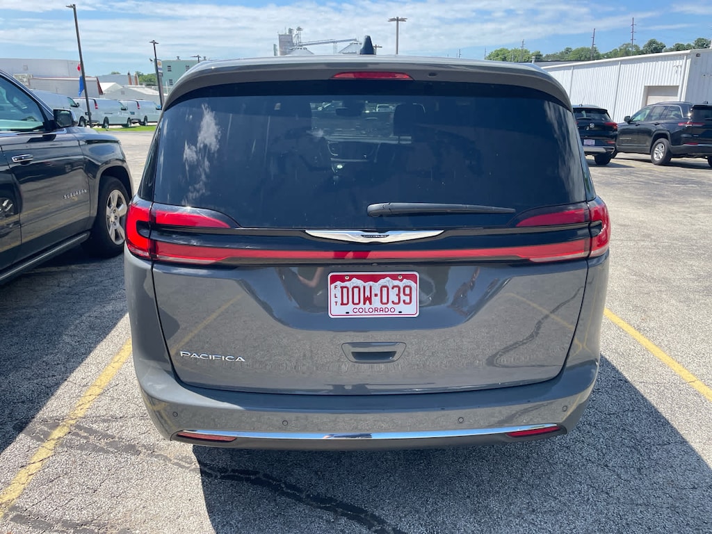 Used 2025 Chrysler Pacifica Select Van Passenger Van