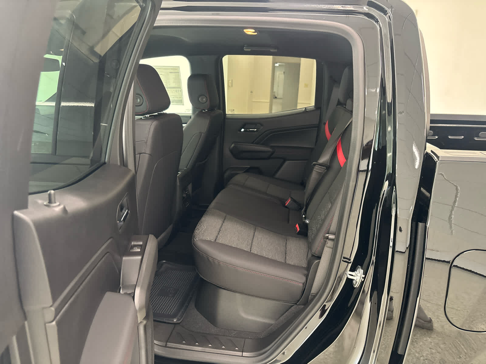 2026 Chevrolet Colorado Z71 - Photo 14