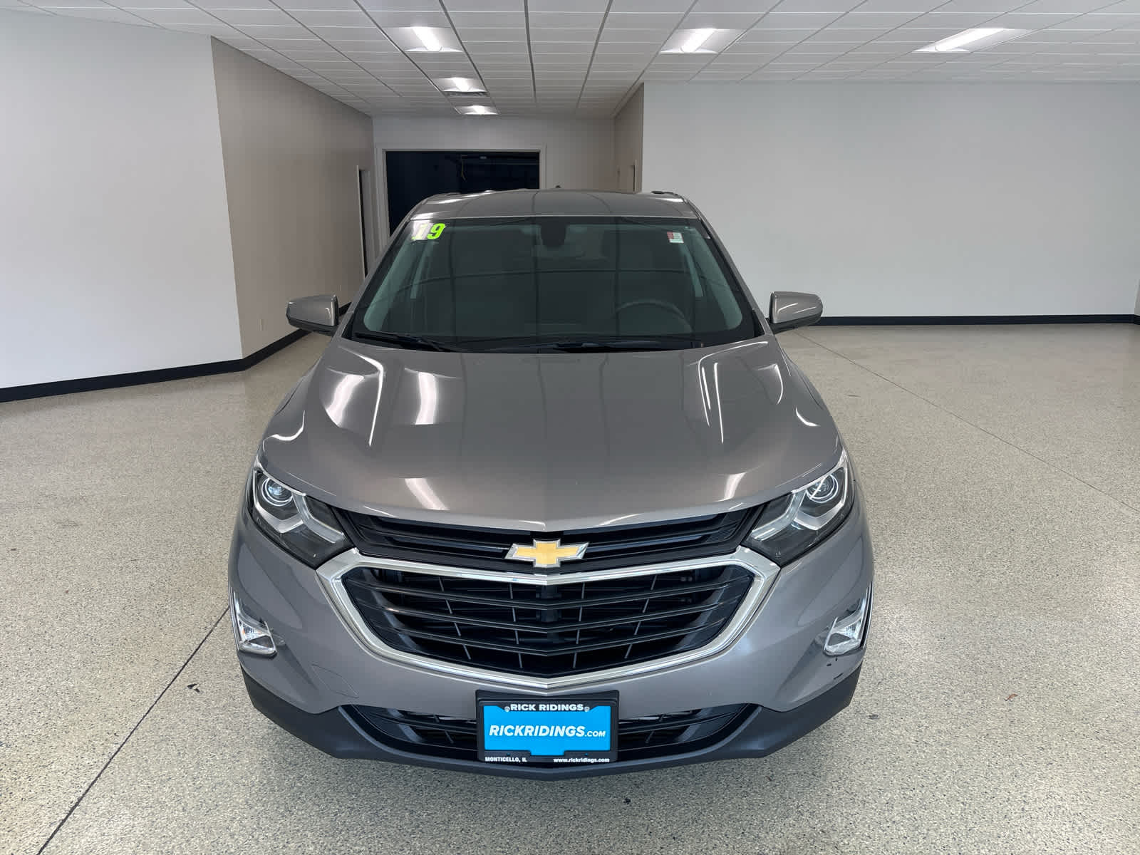 2019 Chevrolet Equinox LT photo 2