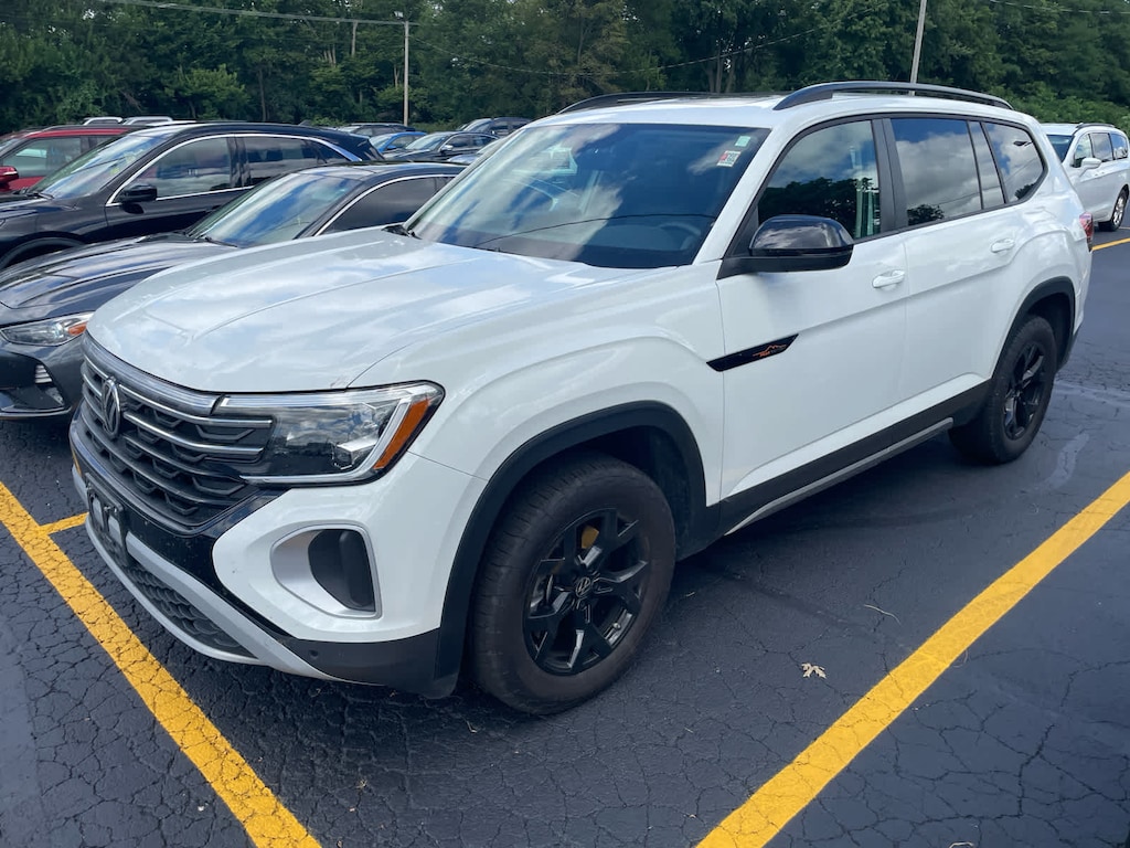 Used 2024 Volkswagen Atlas 2.0T Peak Edition SE w/Technology SUV
