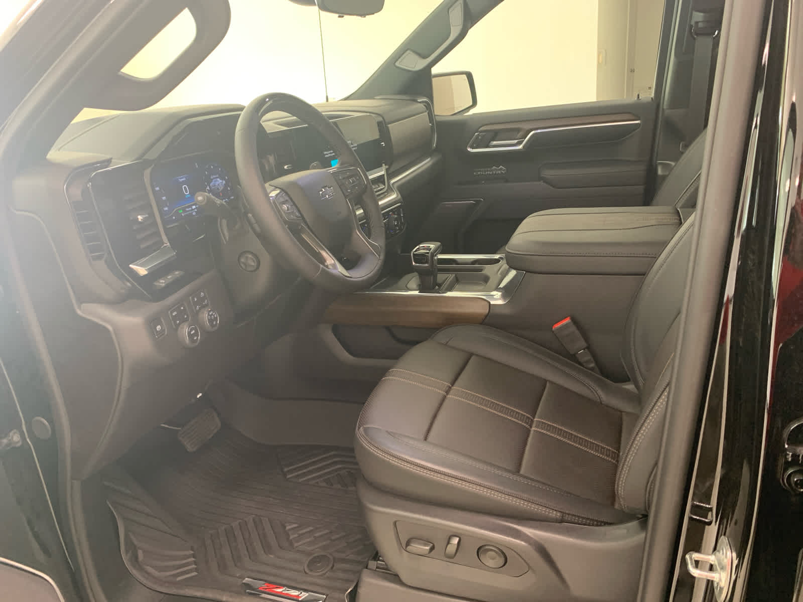 2025 Chevrolet Silverado 1500 High Country - Photo 13