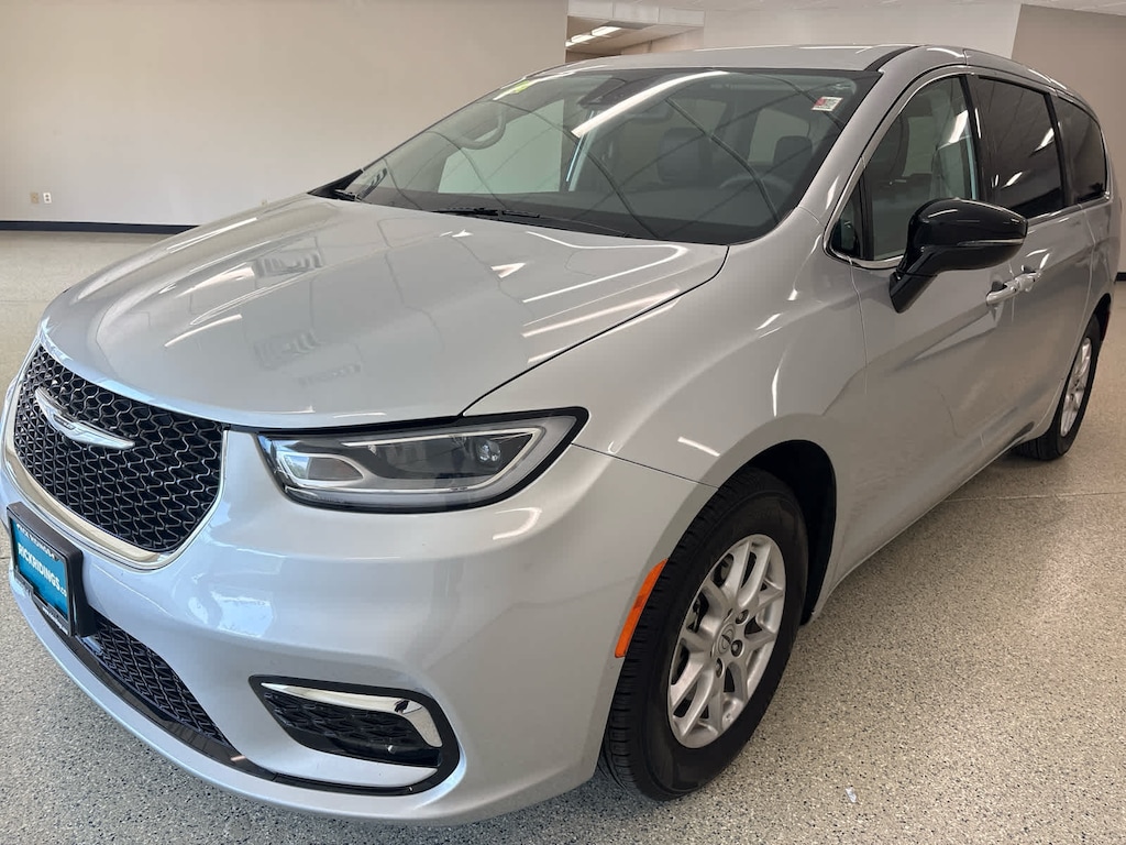 Used 2024 Chrysler Pacifica Touring L Van Passenger Van