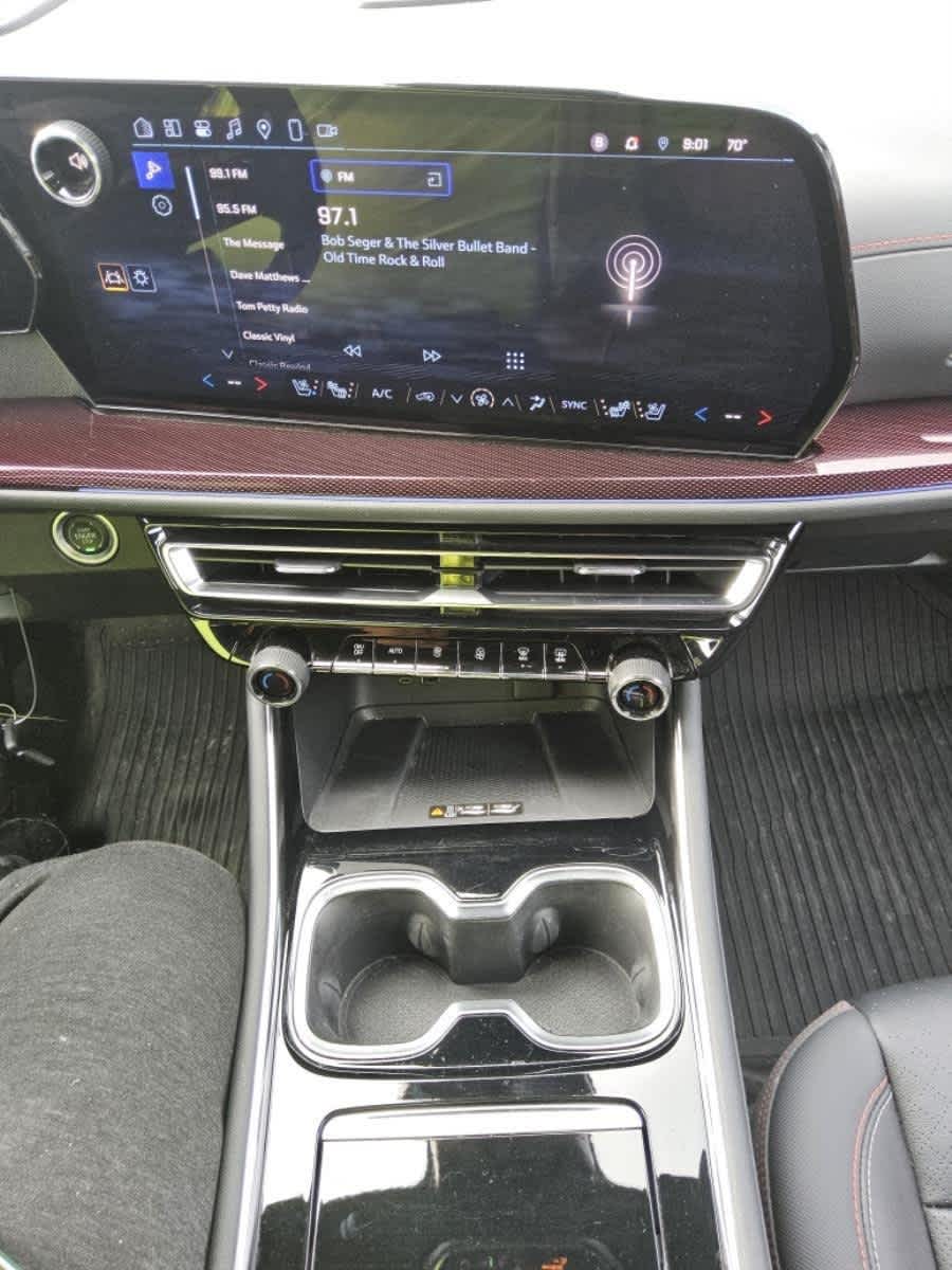 2024 Chevrolet Traverse RS photo 2