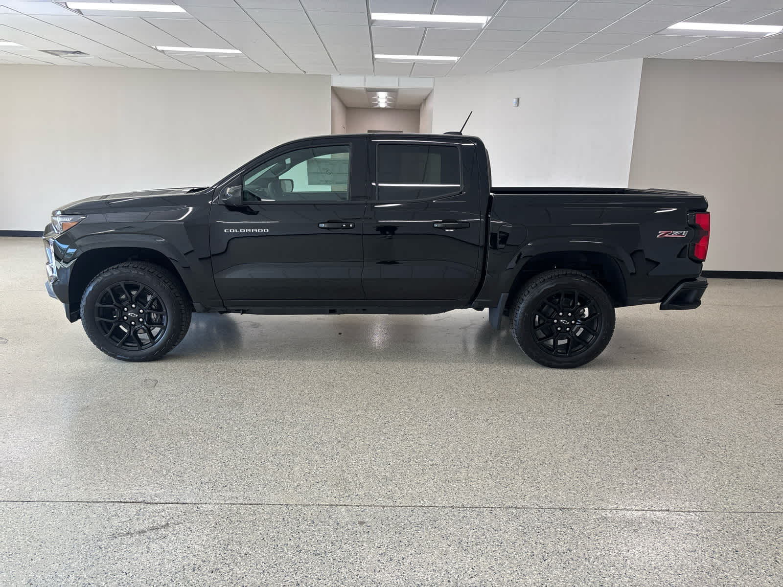 2026 Chevrolet Colorado Z71 - Photo 8