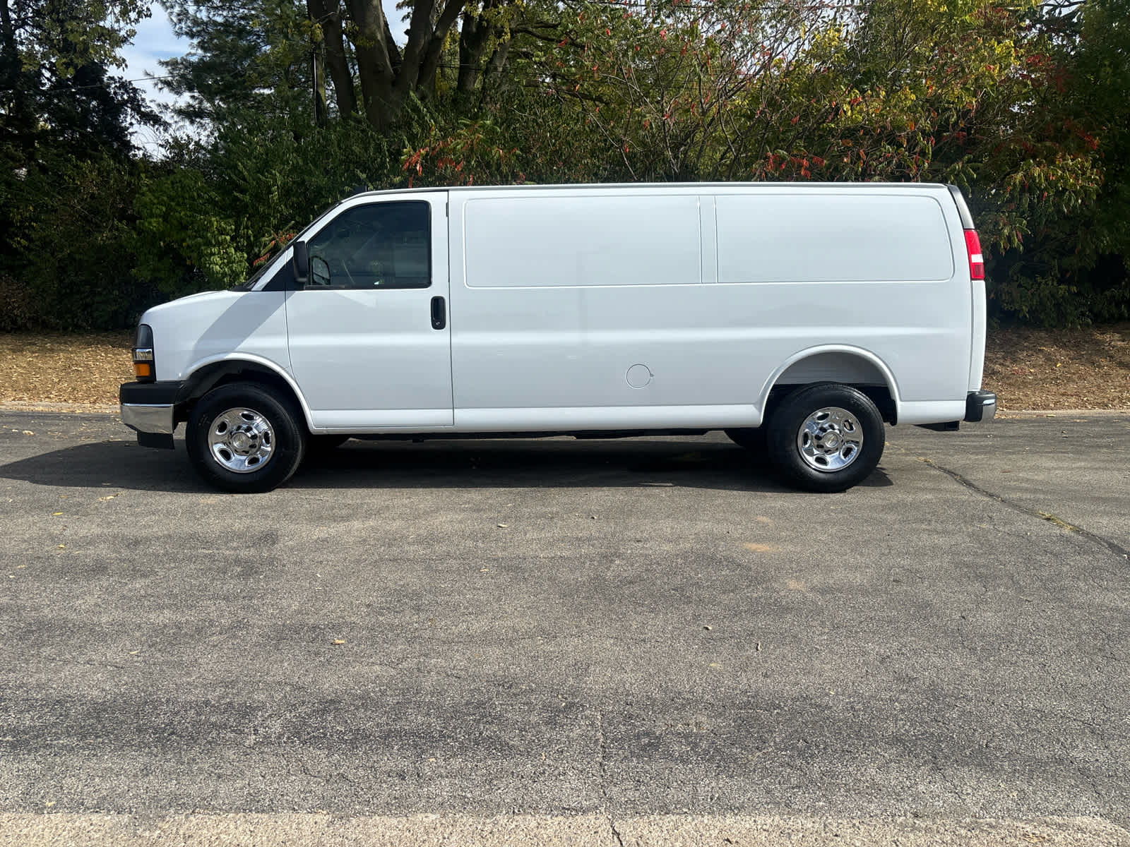 2025 Chevrolet Express Cargo Work Van - Photo 8