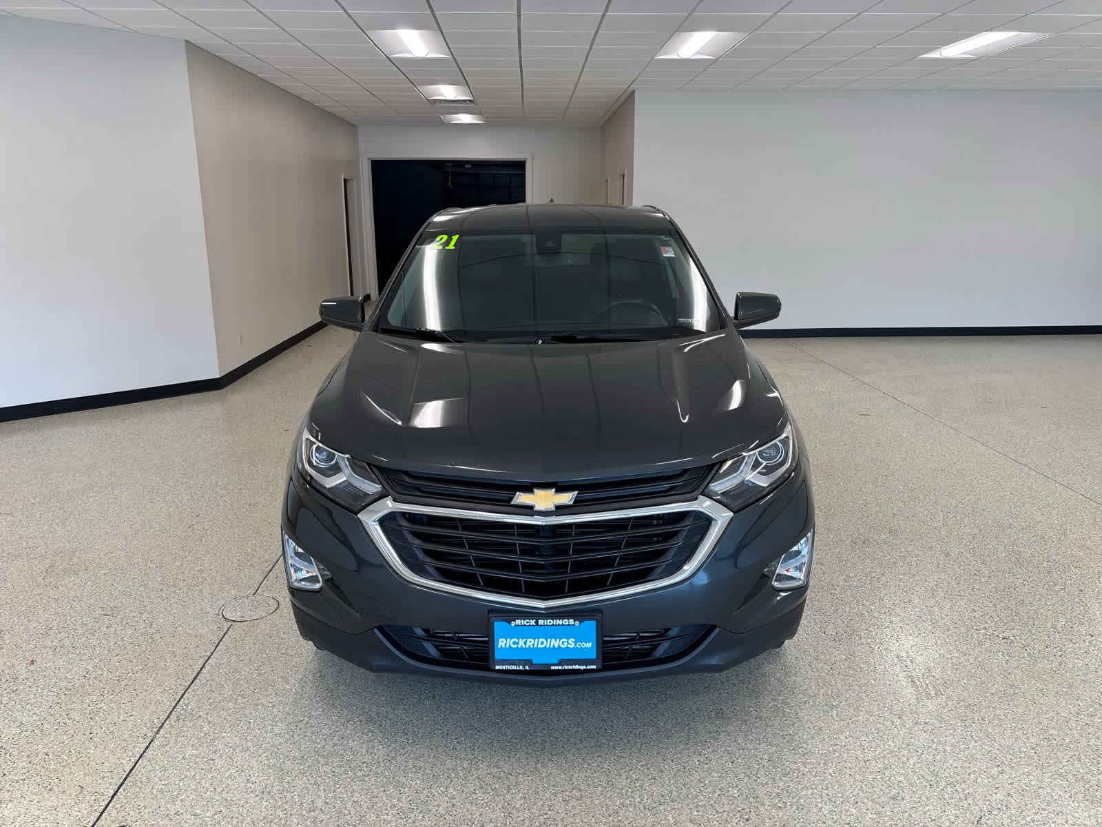 2021 Chevrolet Equinox LT photo 2
