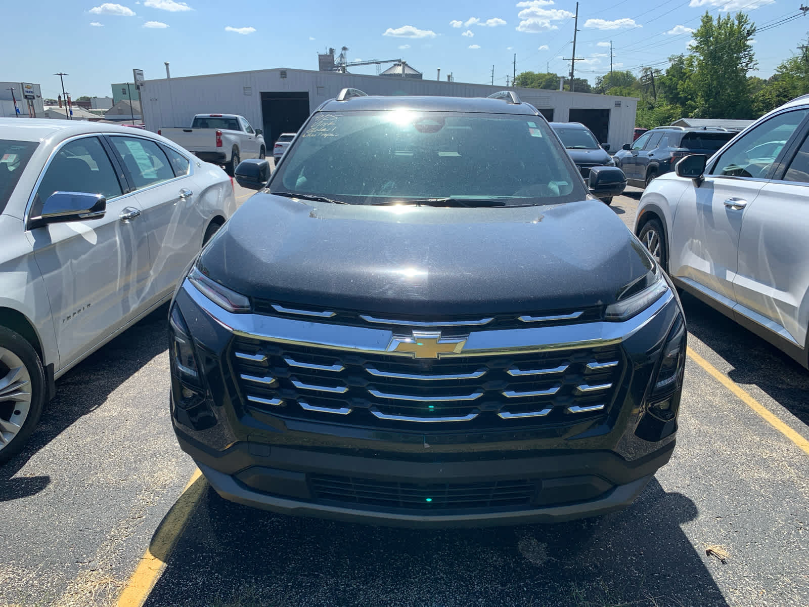 2025 Chevrolet Equinox LT photo 3