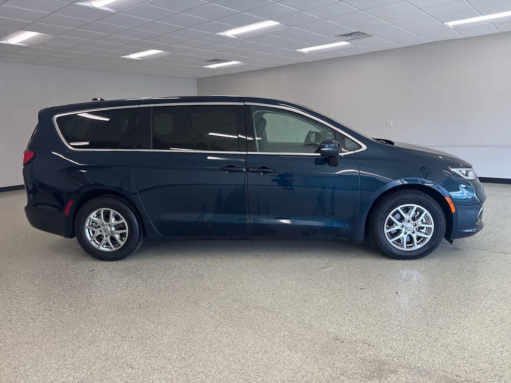 Used 2023 Chrysler Pacifica Touring L Van Passenger Van