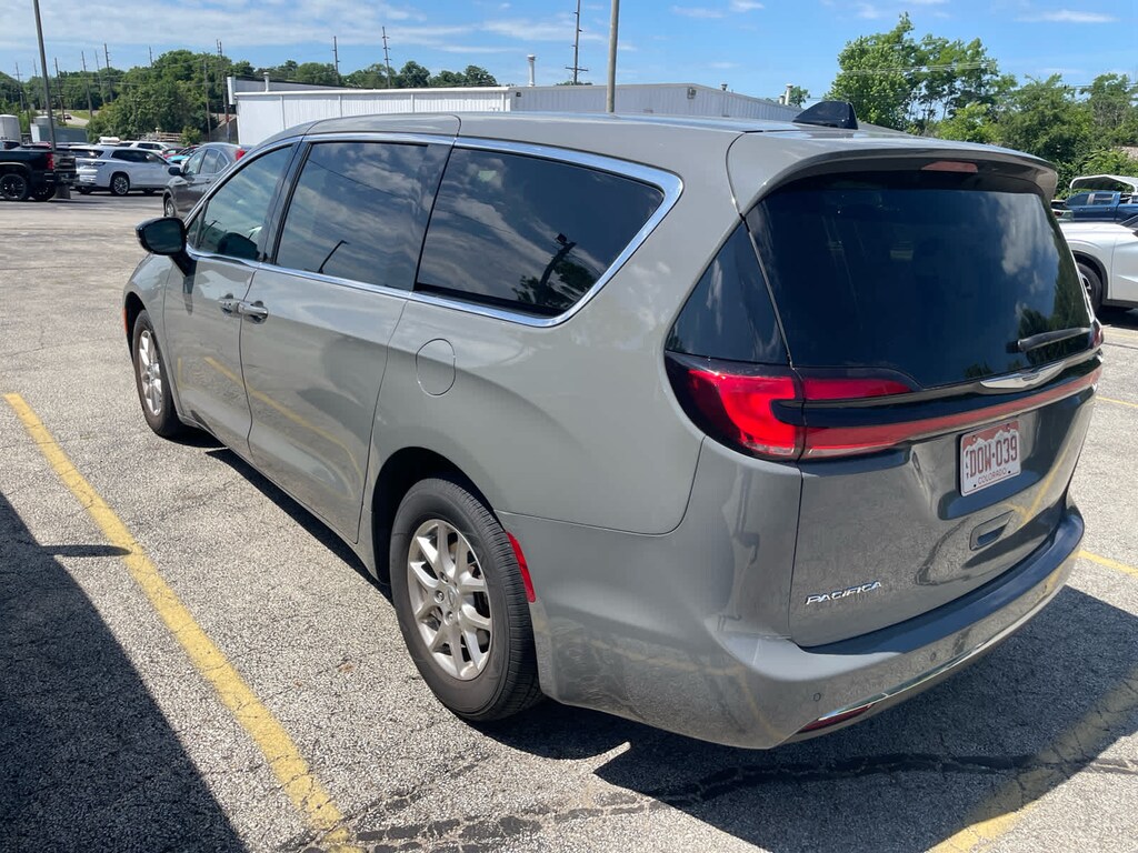 Used 2025 Chrysler Pacifica Select Van Passenger Van