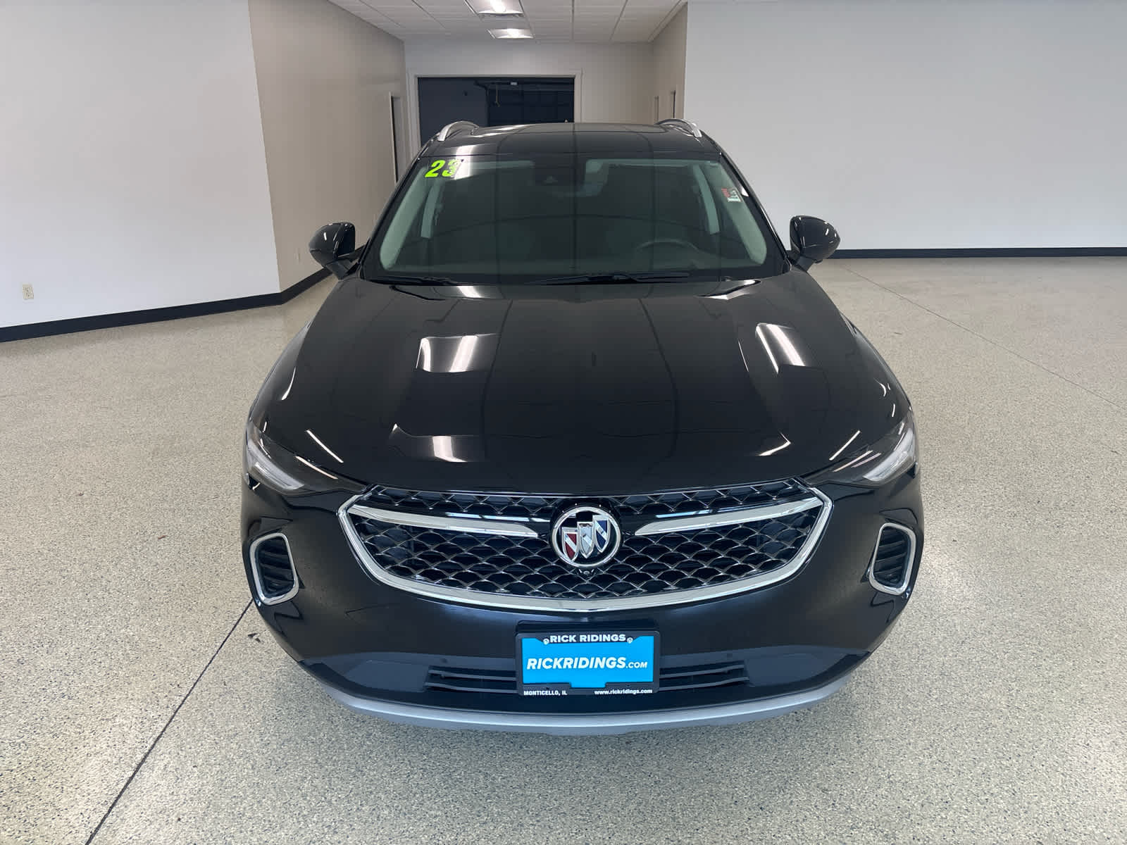 2023 Buick Envision Avenir photo 2