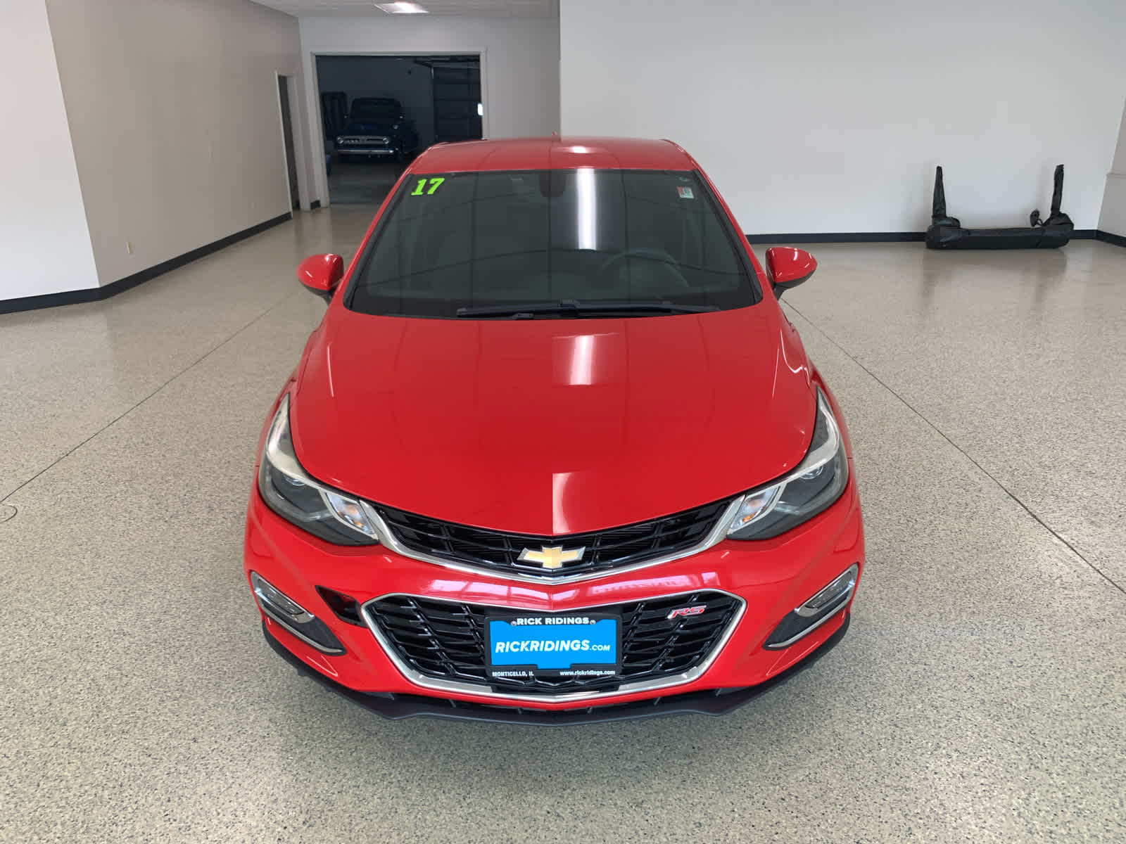 Used 2017 Chevrolet Cruze LT with VIN 1G1BE5SM3H7162918 for sale in Monticello, IL