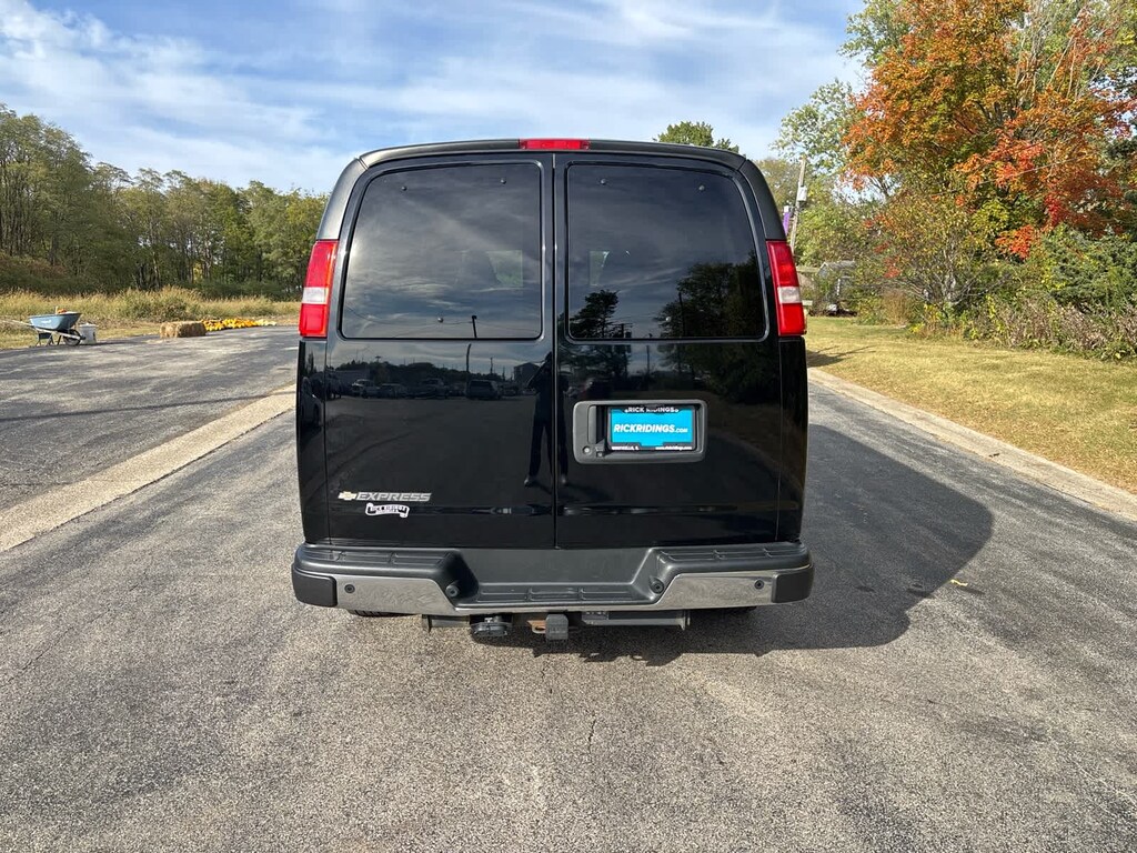 Used 2021 Chevrolet Express Passenger 3500 1LT Van Extended Passenger Van