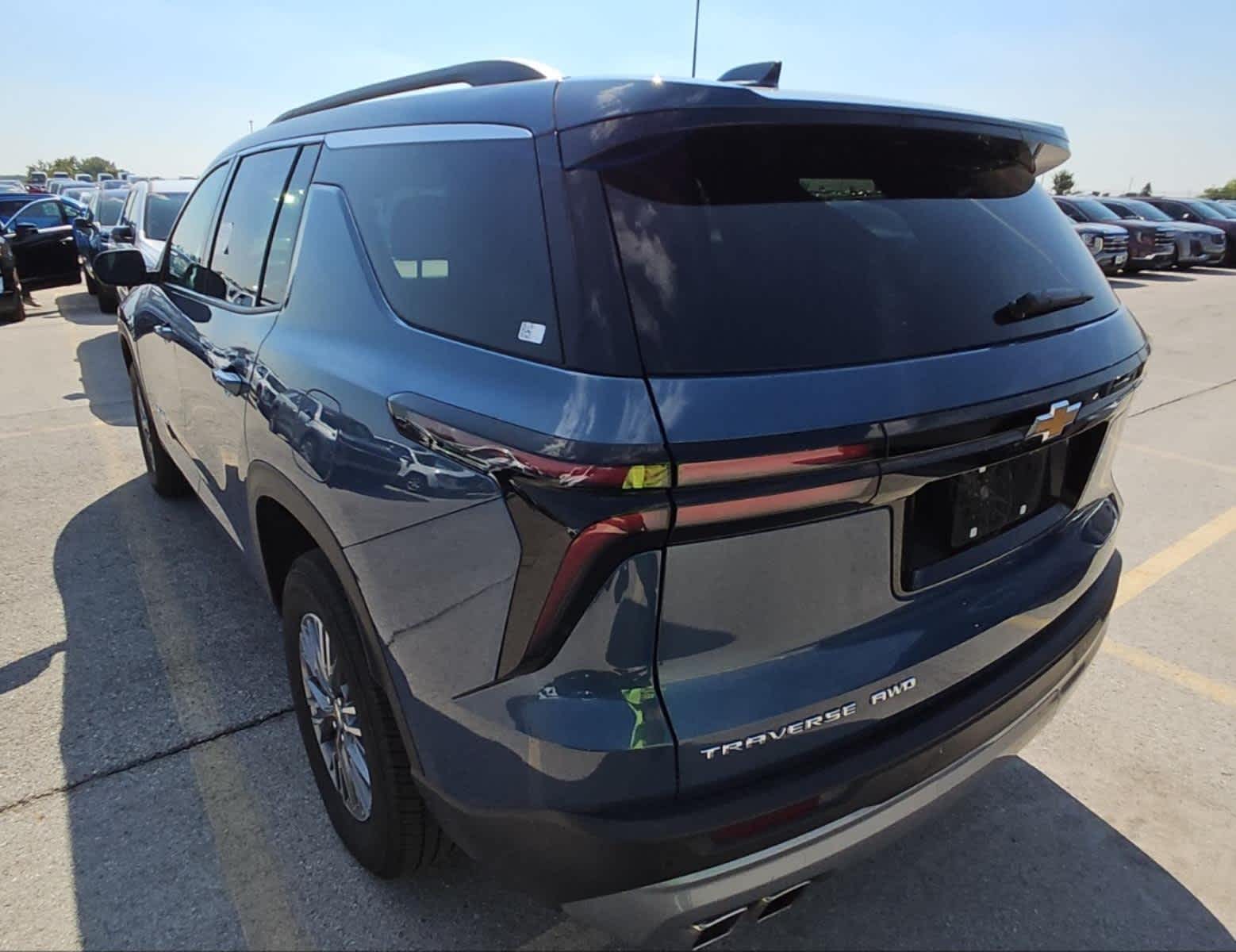 2025 Chevrolet Traverse photo 3