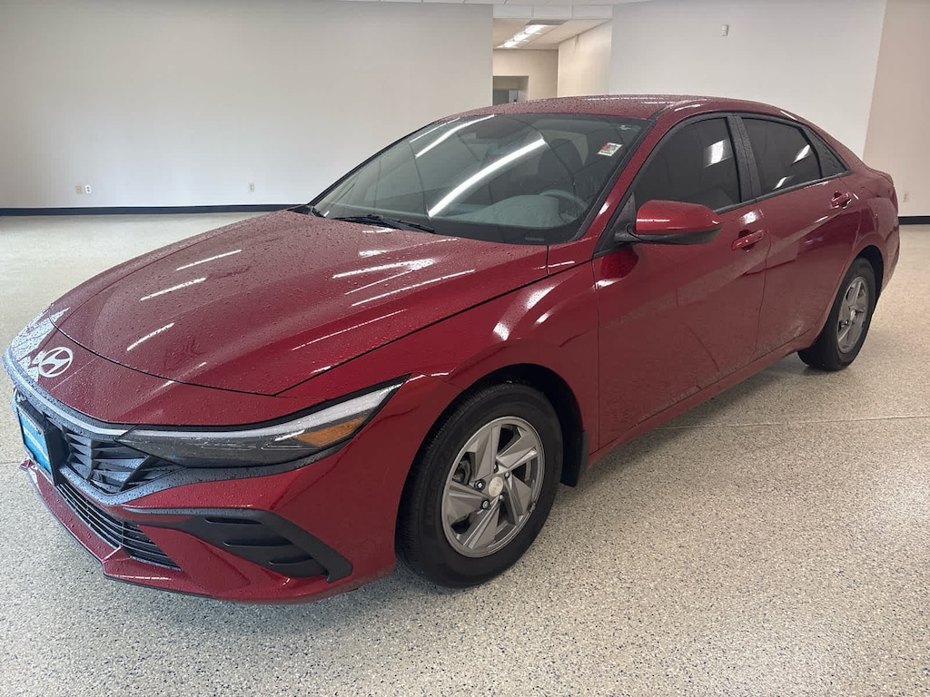 Used 2024 Hyundai Elantra SE Sedan