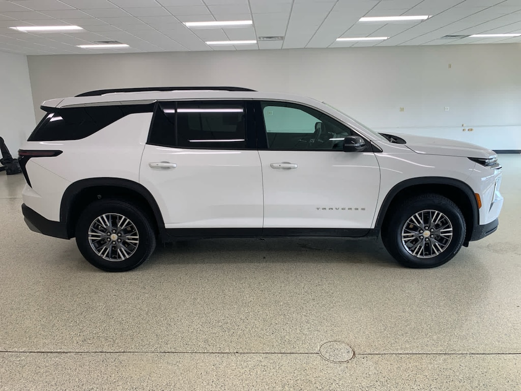 Used 2026 Chevrolet Traverse LT SUV