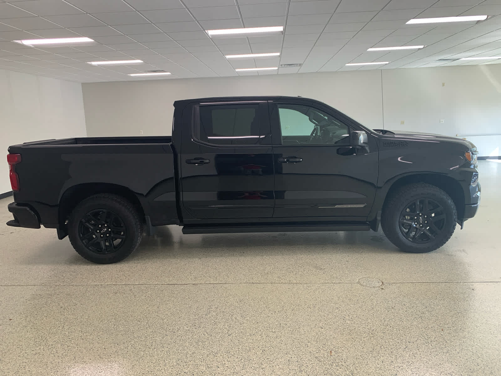 2025 Chevrolet Silverado 1500 High Country - Photo 6