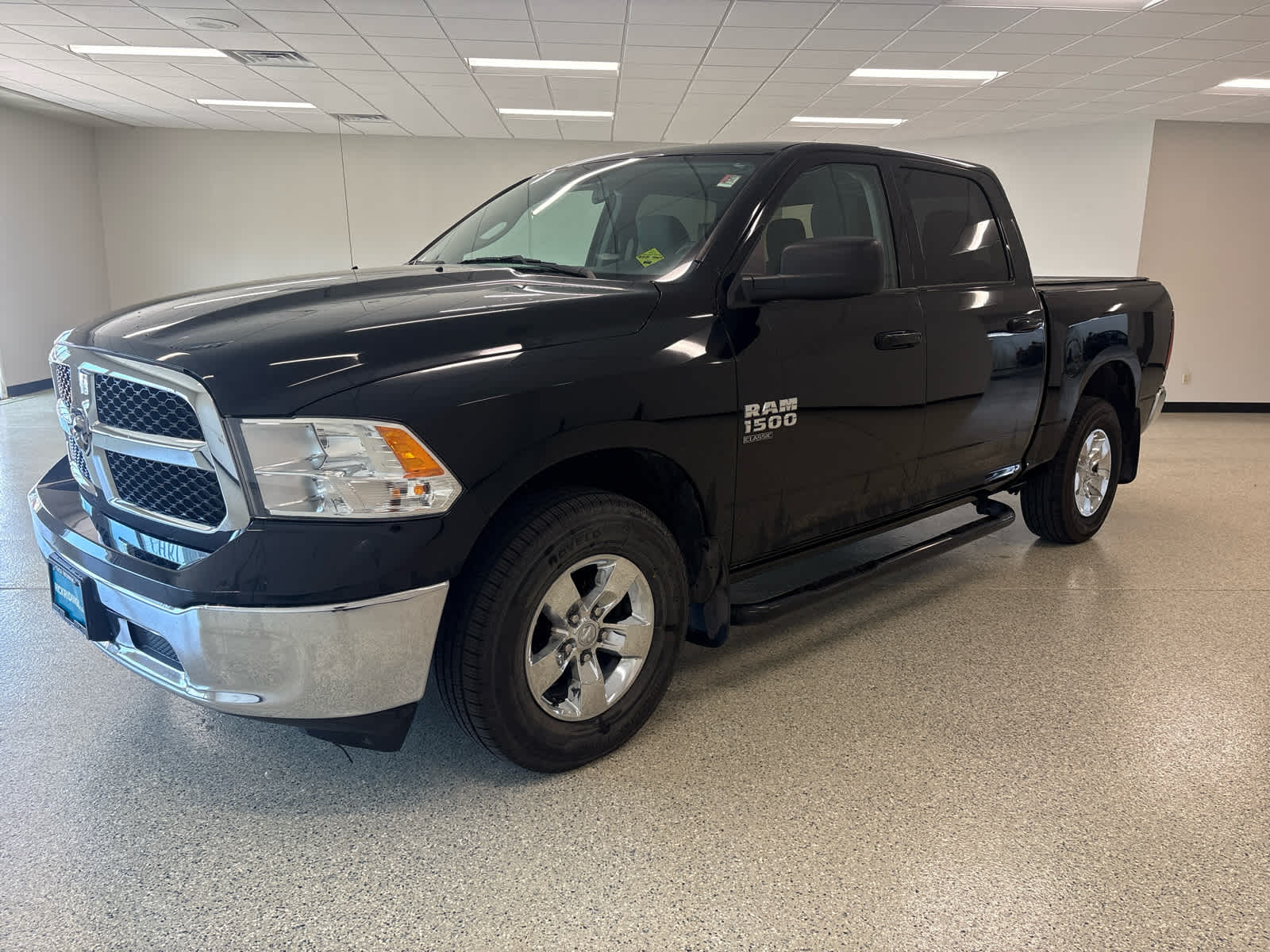 2021 RAM 1500 Classic SLT 4x4 Crew Cab 5'7's photo