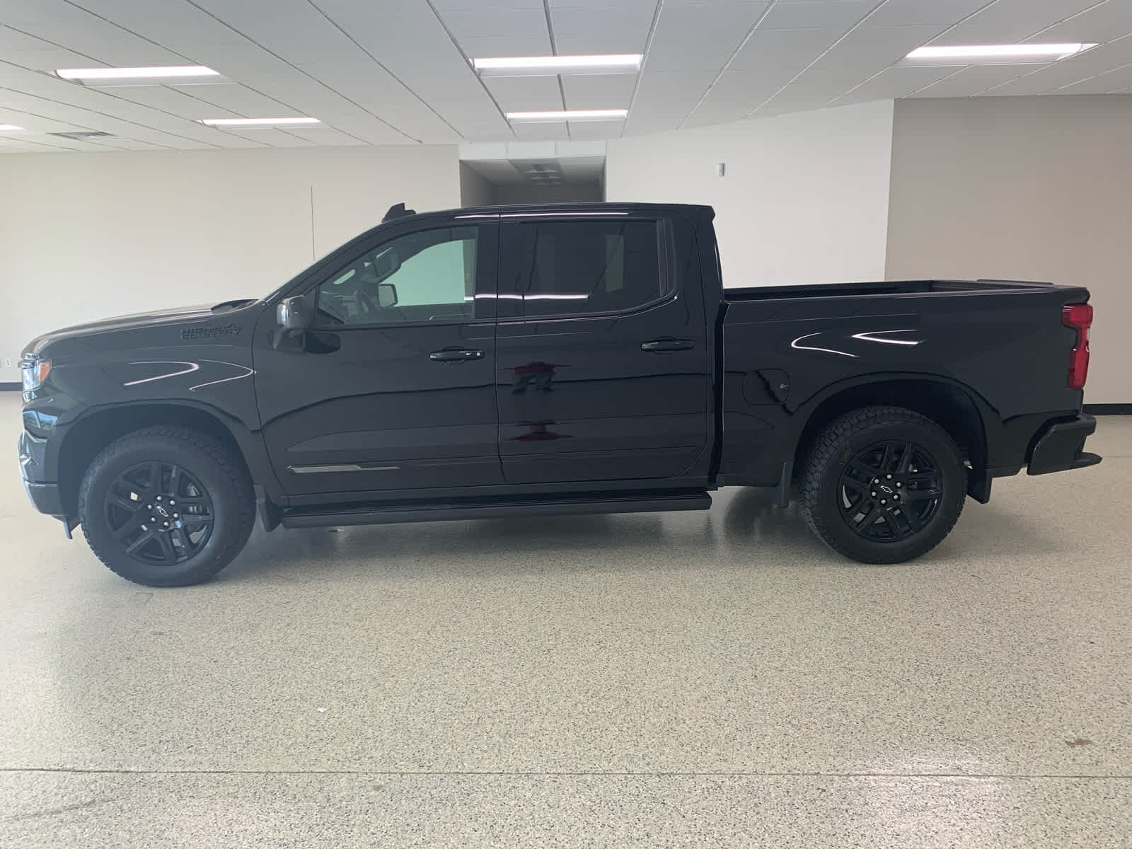 2025 Chevrolet Silverado 1500 High Country - Photo 11
