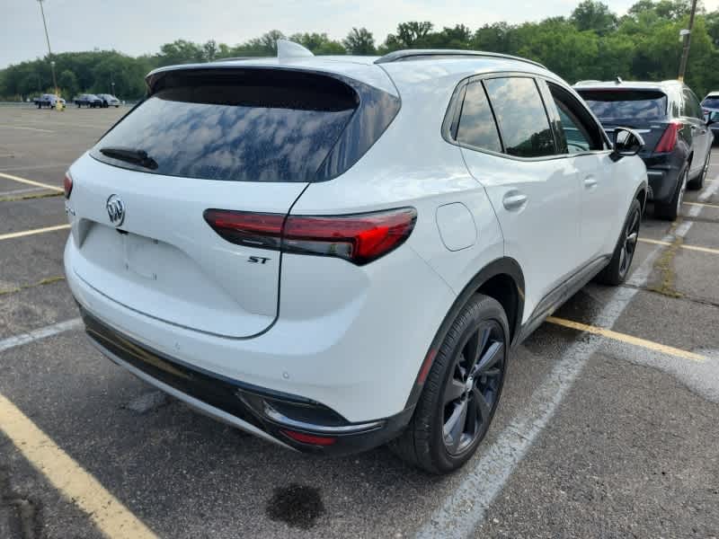 2023 Buick Envision Essence photo 3