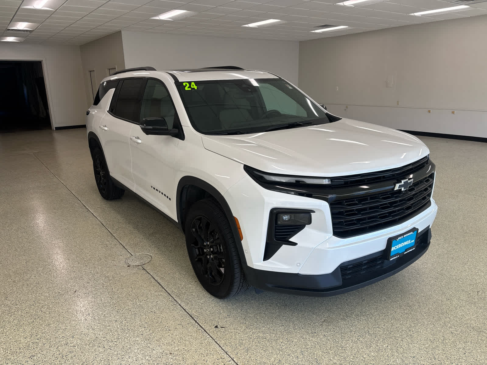 2024 Chevrolet Traverse photo 2