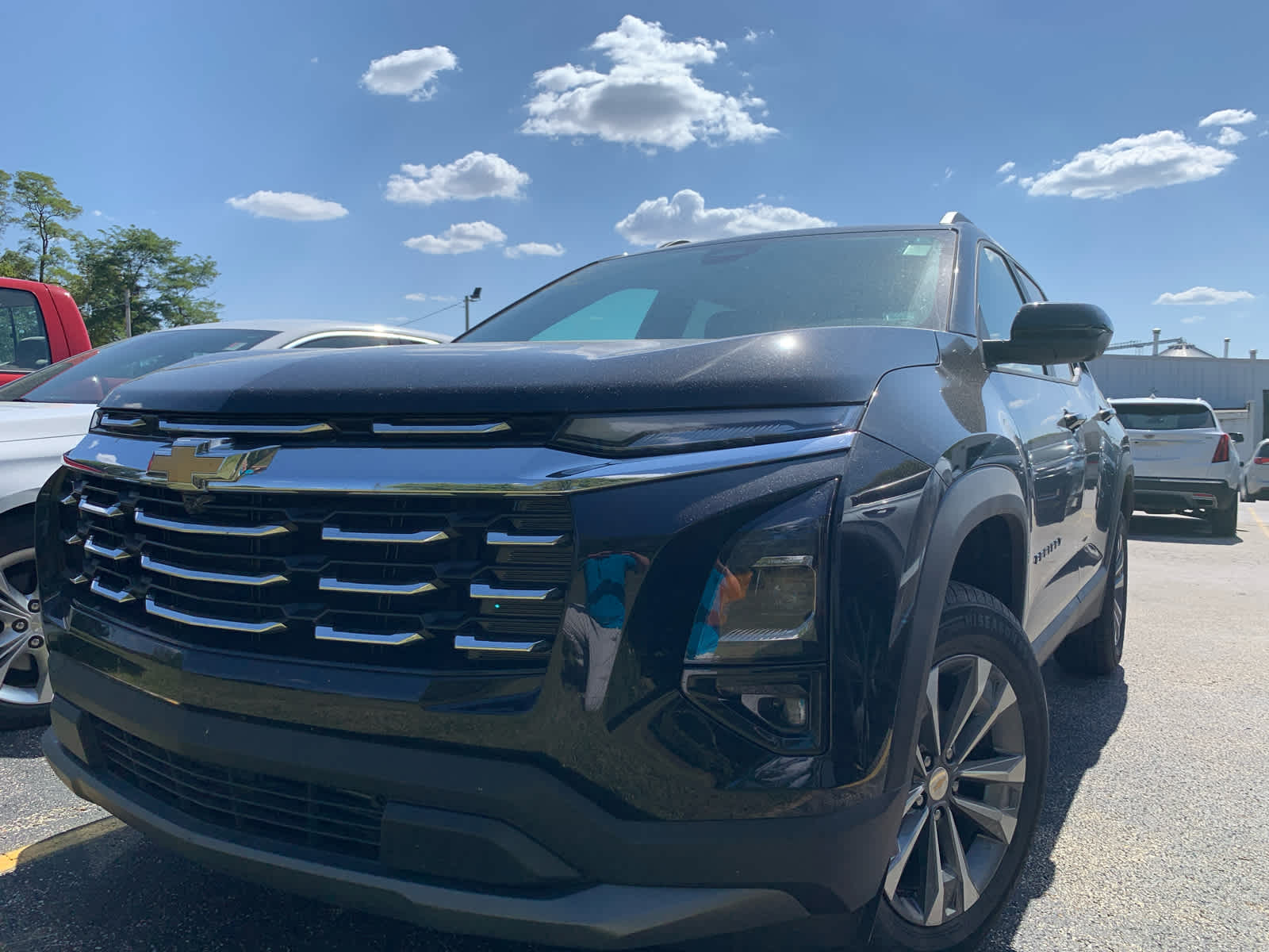 2025 Chevrolet Equinox LT photo 2