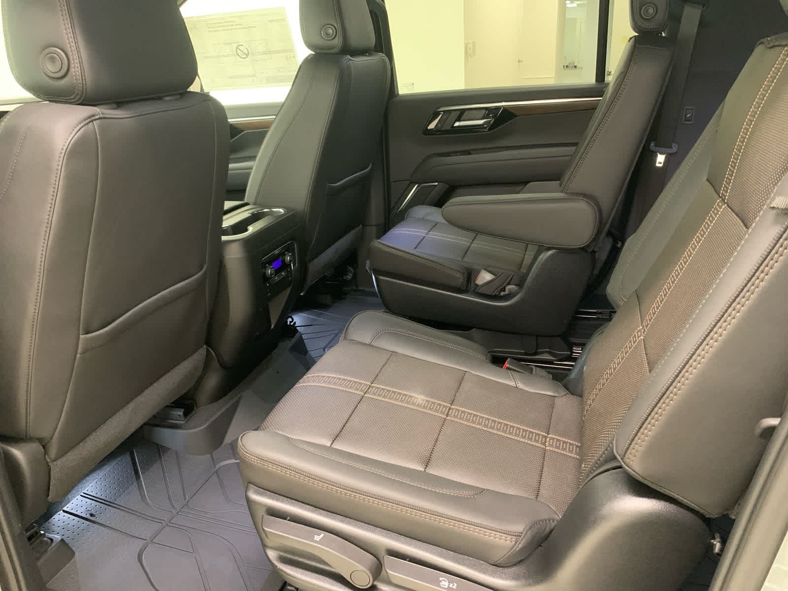 2026 Chevrolet Suburban High Country - Photo 17