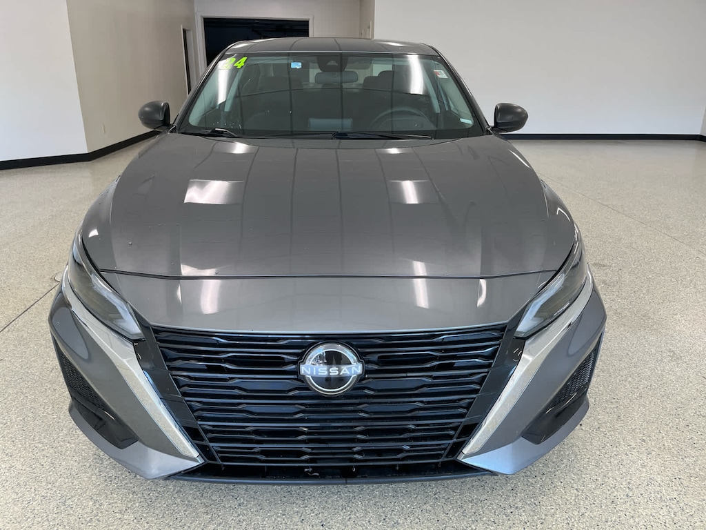 Used 2024 Nissan Altima 2.5 SV Sedan