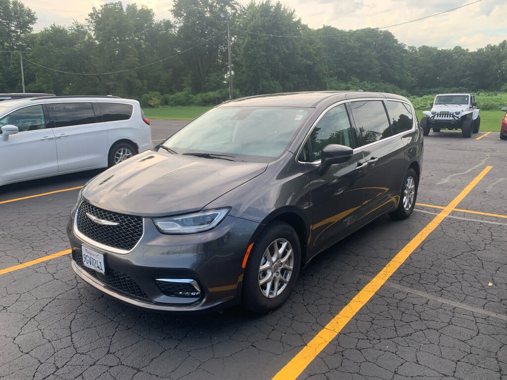 Used 2023 Chrysler Pacifica Touring L Van Passenger Van