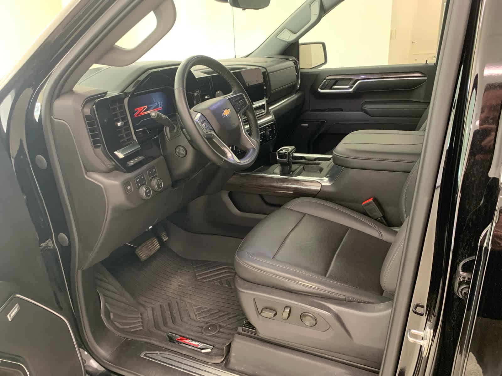 2023 Chevrolet Silverado 1500 LTZ - Photo 14