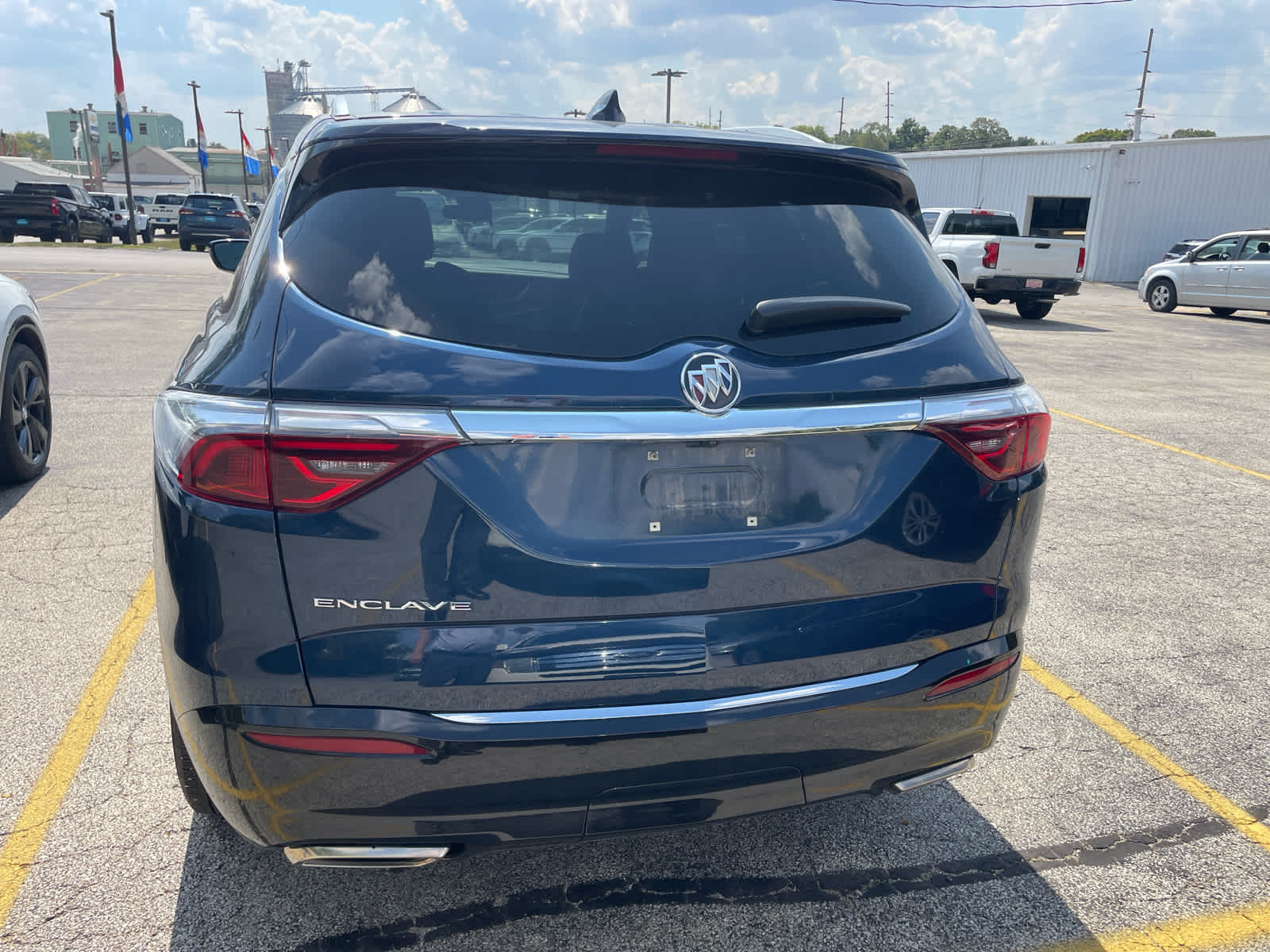 2023 Buick Enclave Essence photo 2