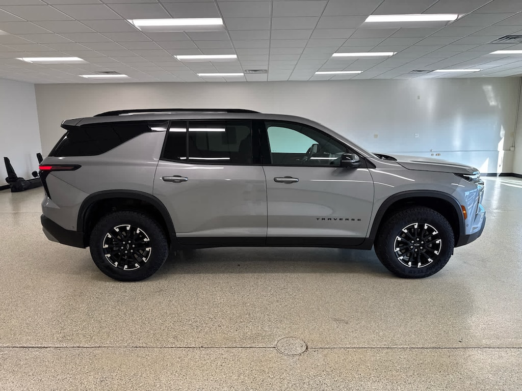 Used 2025 Chevrolet Traverse Z71 SUV