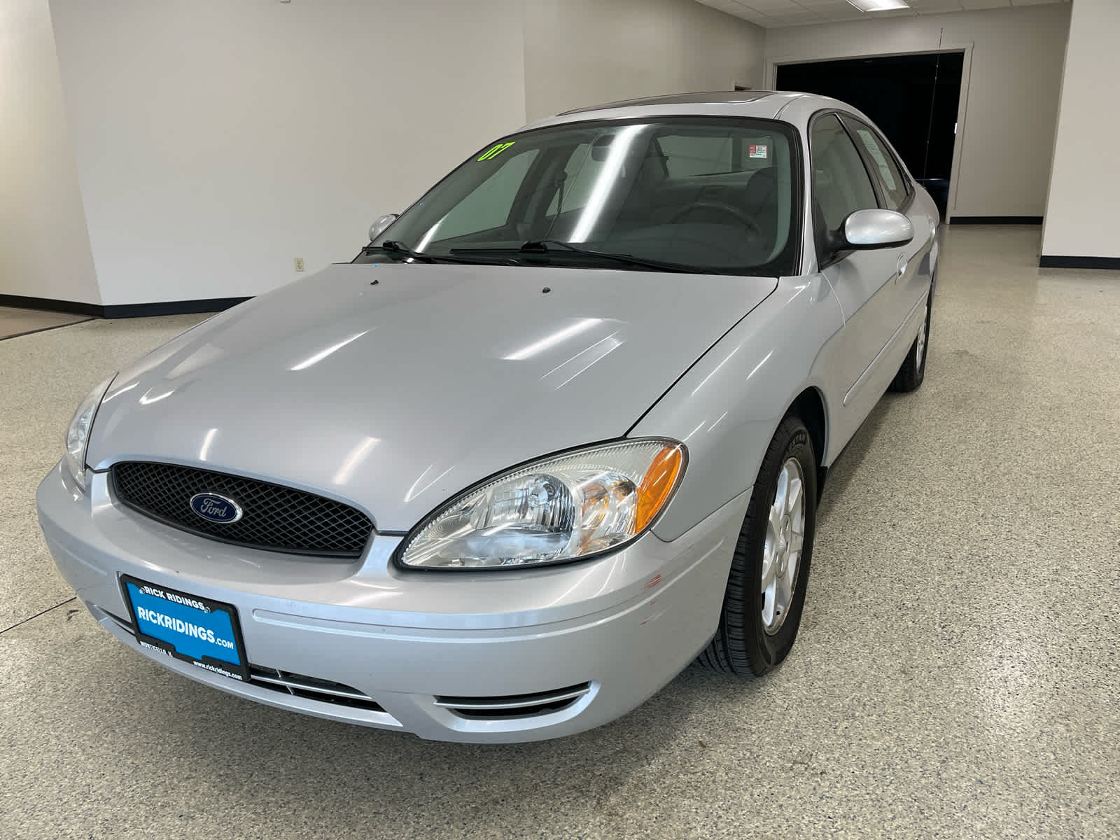 2007 Ford Taurus SEL's photo