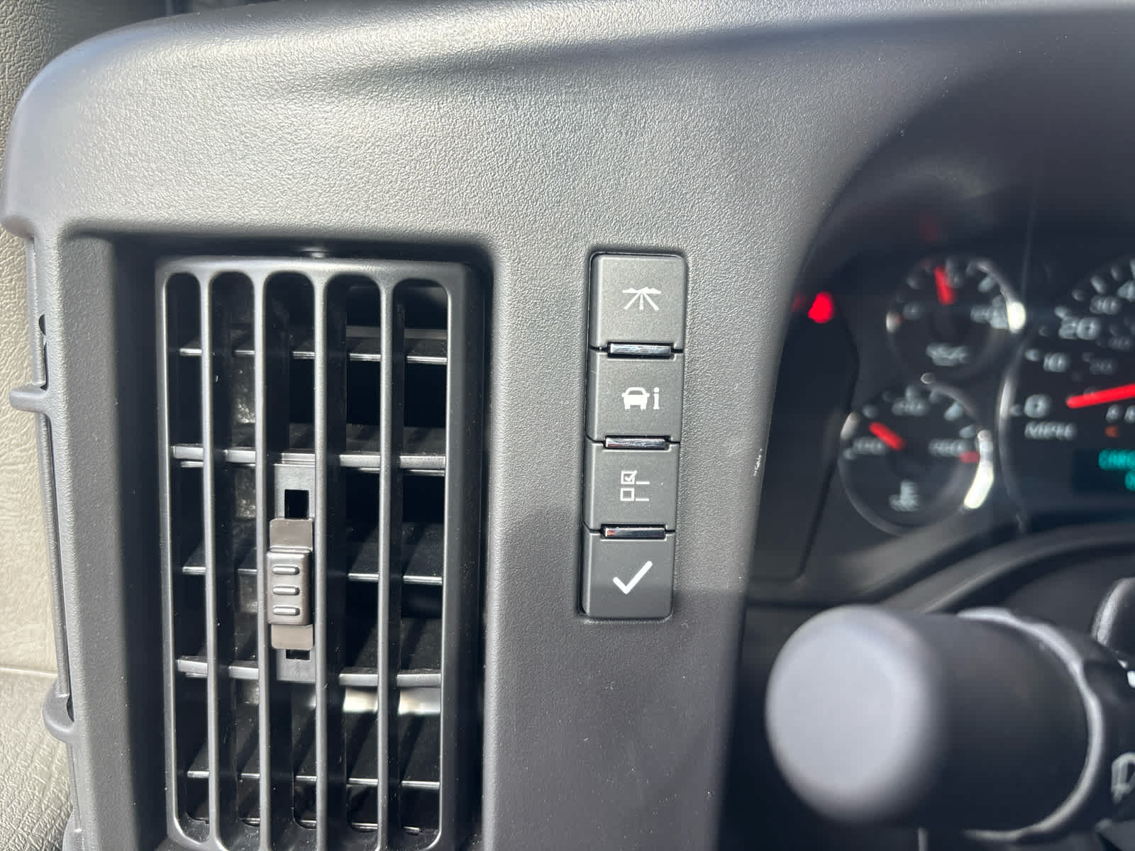 2025 Chevrolet Express Cargo Work Van - Photo 20