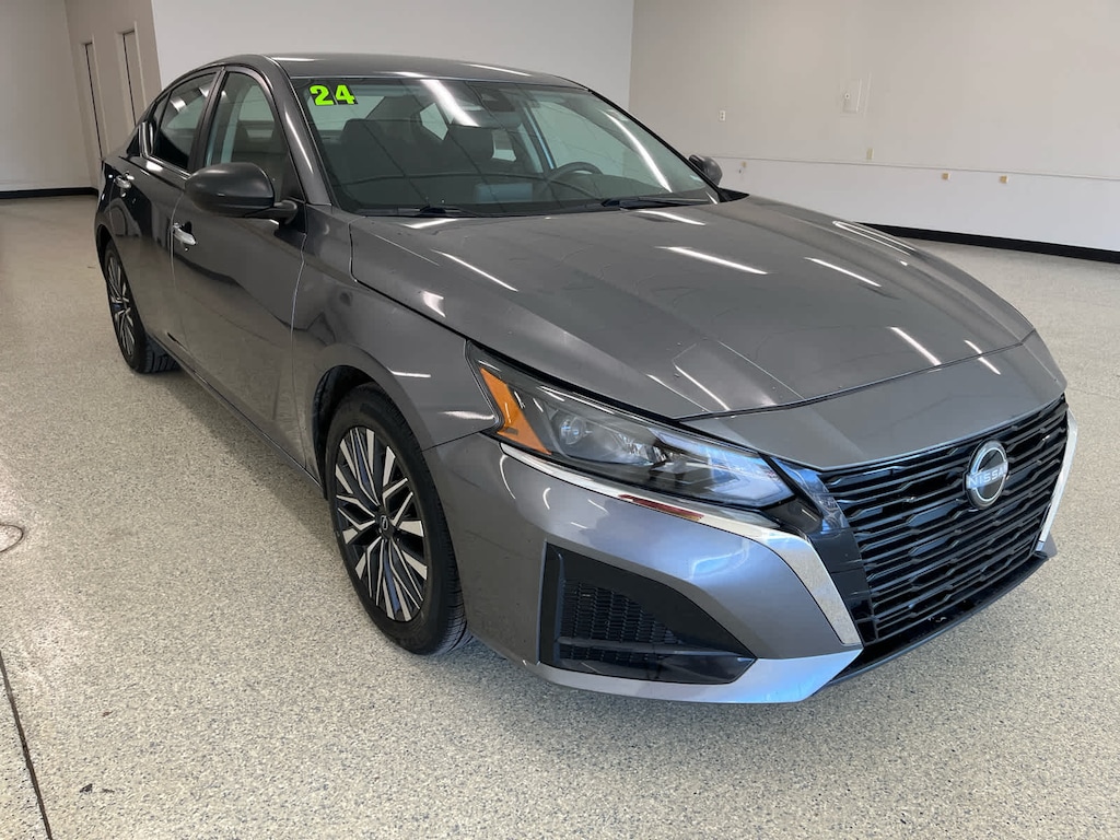 Used 2024 Nissan Altima 2.5 SV Sedan
