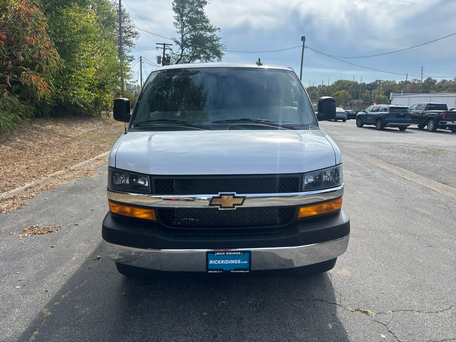2025 Chevrolet Express Cargo 3500 Van photo 2