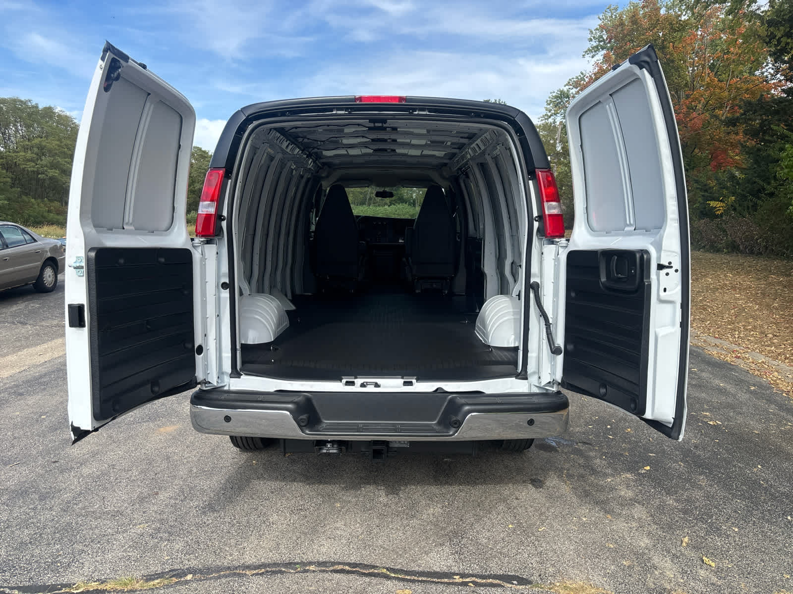 2025 Chevrolet Express Cargo Work Van - Photo 8