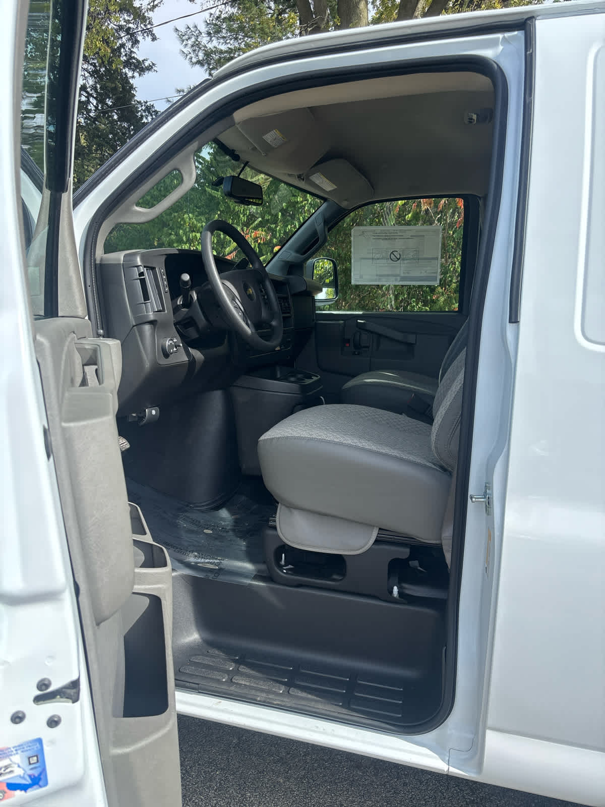 2025 Chevrolet Express Cargo Work Van - Photo 13