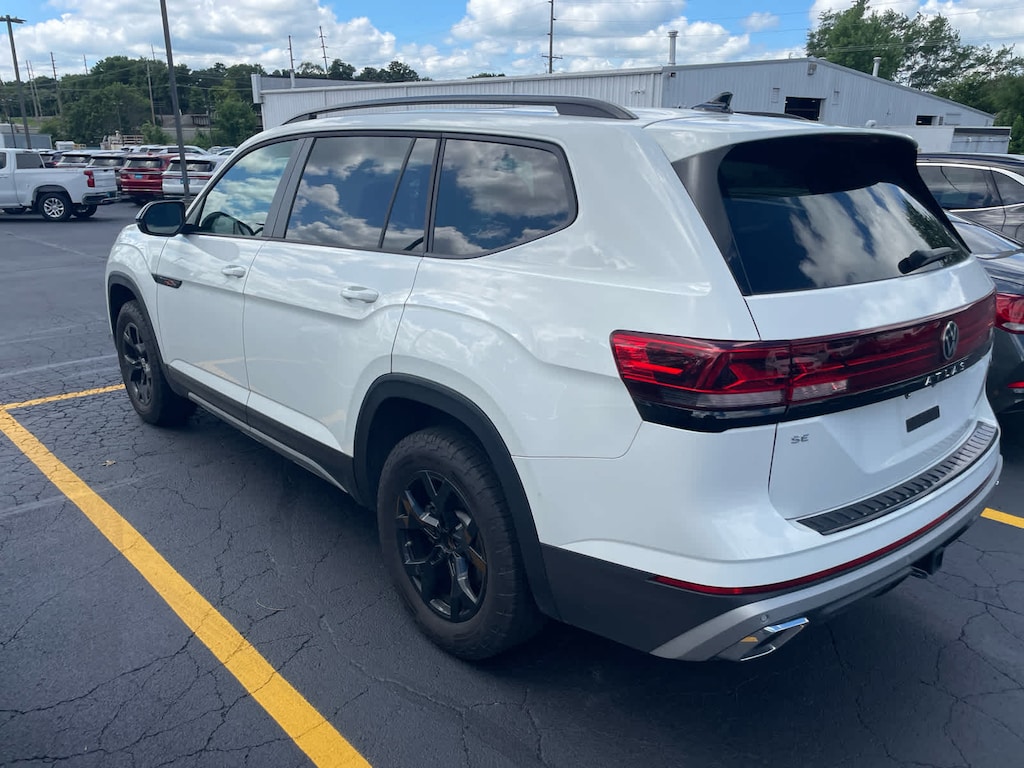 Used 2024 Volkswagen Atlas 2.0T Peak Edition SE w/Technology SUV