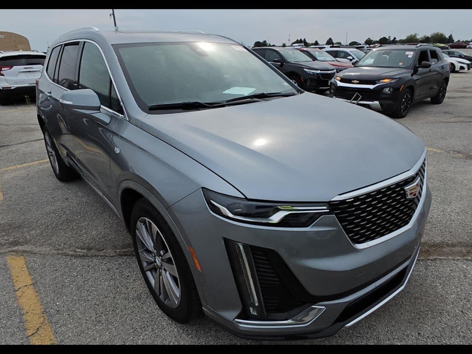 2025 Cadillac XT6 Premium Luxury photo 3