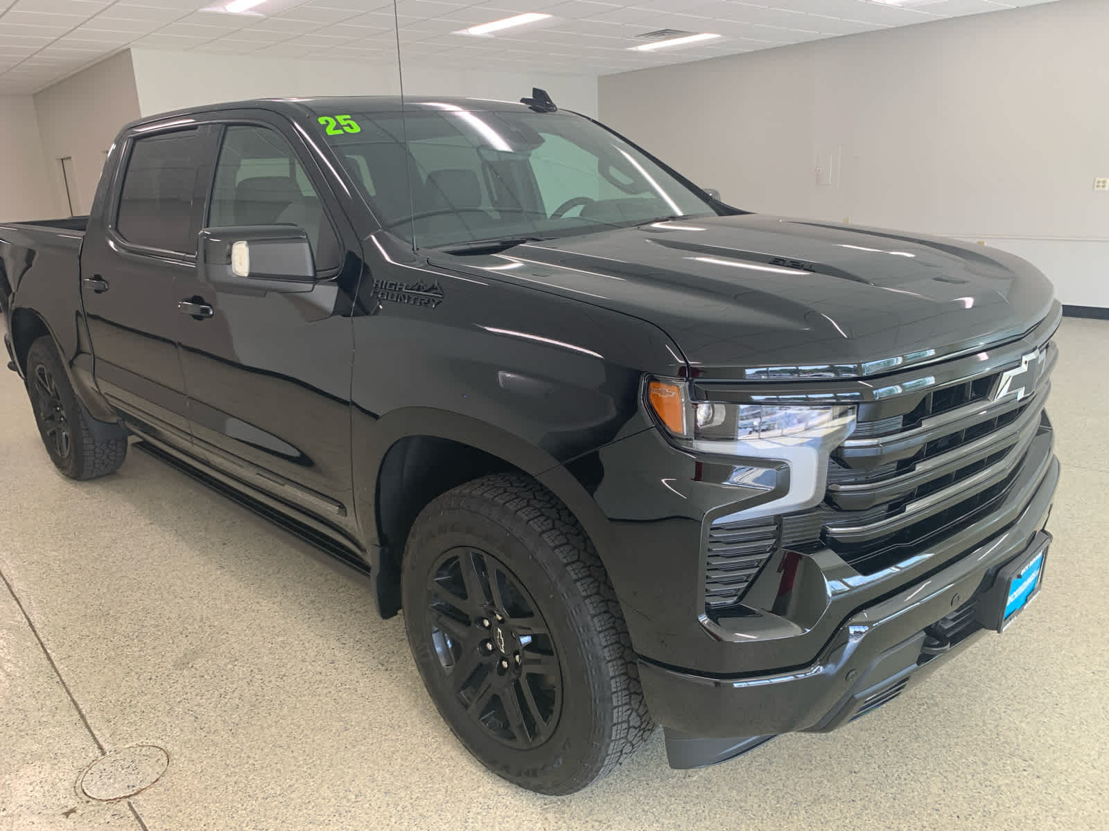 2025 Chevrolet Silverado 1500 High Country photo 4
