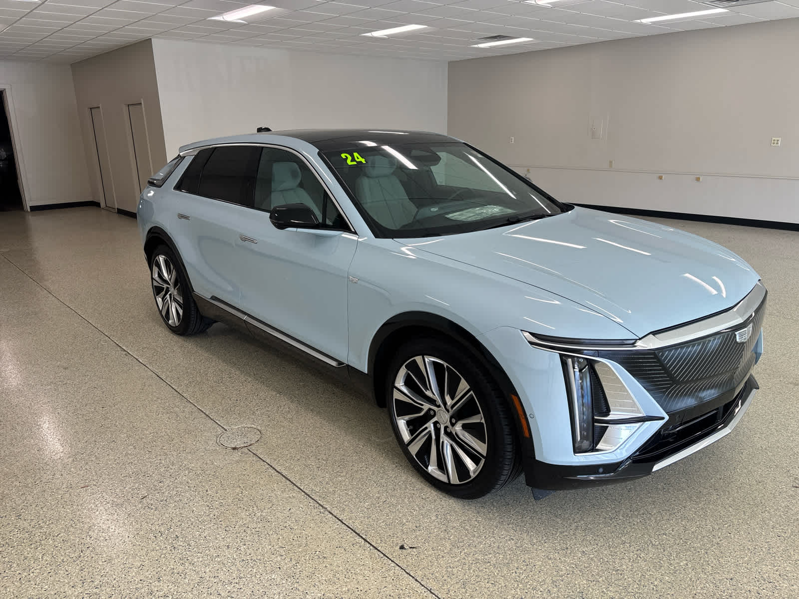 2024 Cadillac Lyriq Luxury photo 3
